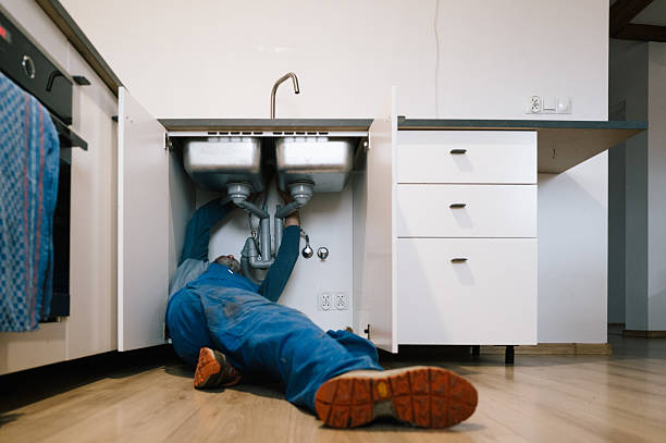 Professional Plumbing technician working in Holland, TX